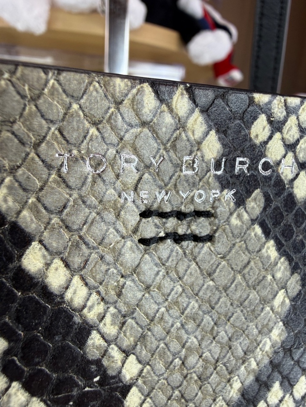 💥TORY BURCH - Block-T Mini Snake Embossed Tote - 45U398 - Picture 6 of 17